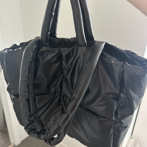 Black Puffer Tote 🖤 - Picture 2 of 4